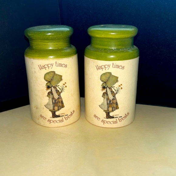Vintage HOLLY HOBBIE Ceramic Salt & Pepper Shakers Happy Times Good Company - Picture 1 of 9